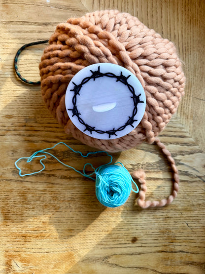 Barbed Yarn Minder
