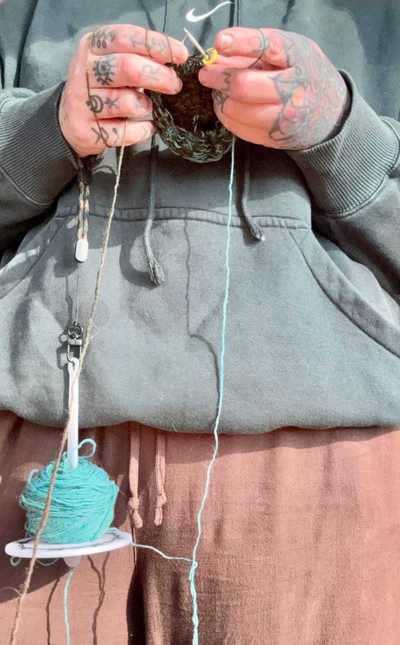 Barbed Yarn Minder