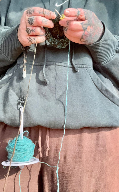 Barbed Yarn Minder